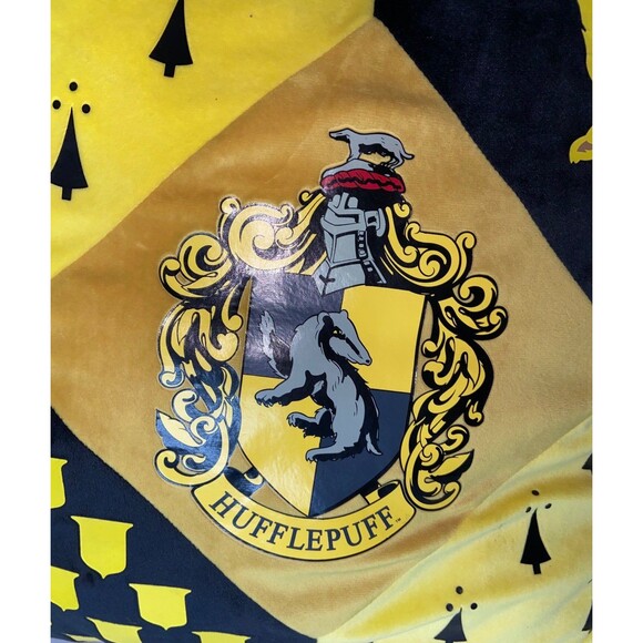 Harry Potter Hufflepuff Crest Logo Tassled Throw Pillow 17” Honey badger - Picture 2 of 7